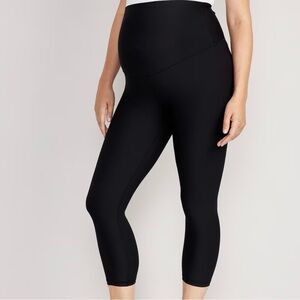 Old Navy Black maternity leggings crop. Size Small. NWT
